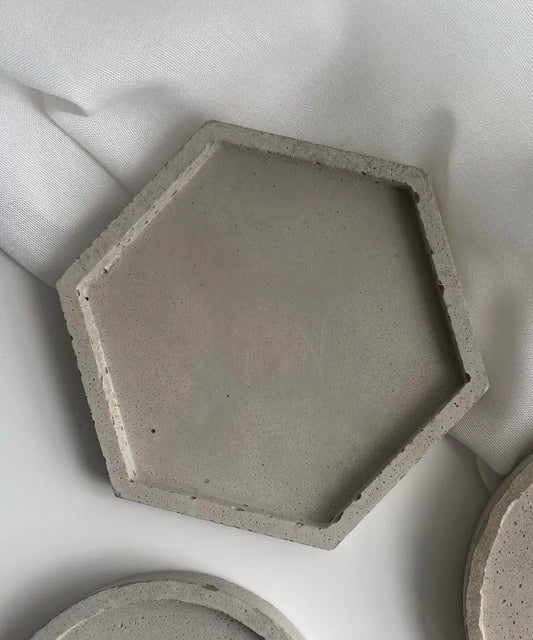 handgjutet betongfat i en form som en hexagon